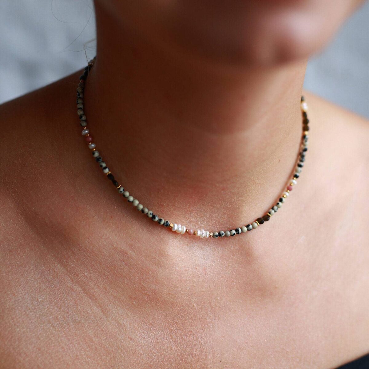 Naszyjnik Choker z Jaspisem Dalmatyńskim, Obsydianem Złocistym, Thulitem, Perłą
